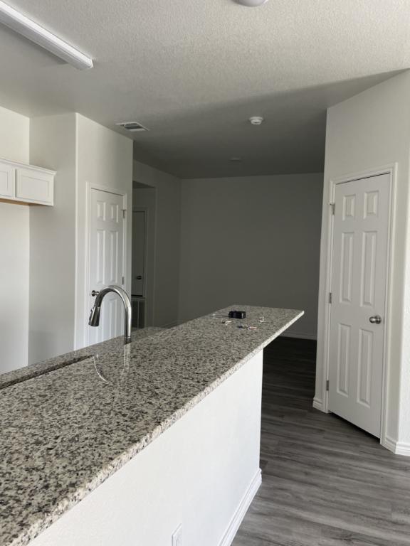 Building Photo - 405 Lost Trl