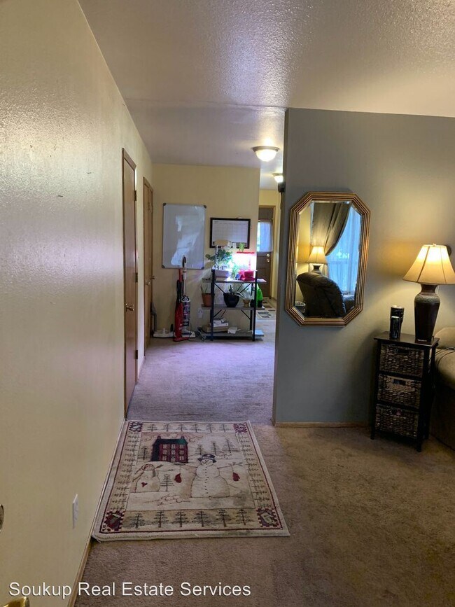Building Photo - 1600 Azalea Dr