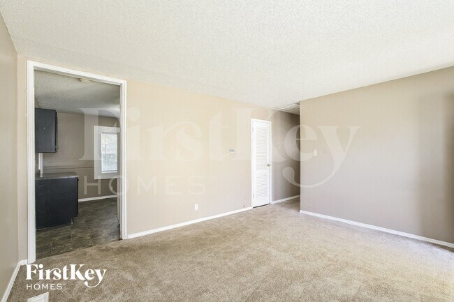 Foto del edificio - 4834 N Kenyon Dr