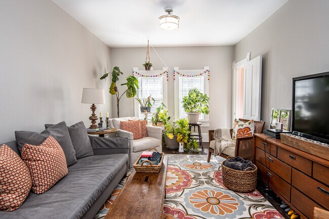 Foto del edificio - 1014 E Pearson St