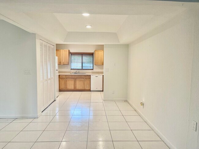 Building Photo - 1647  Cabot Lane A10 Wellington Fl 33414