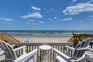 Building Photo - 3946 Island Dr