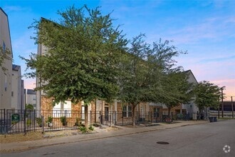 Building Photo - 707 Schwartz St