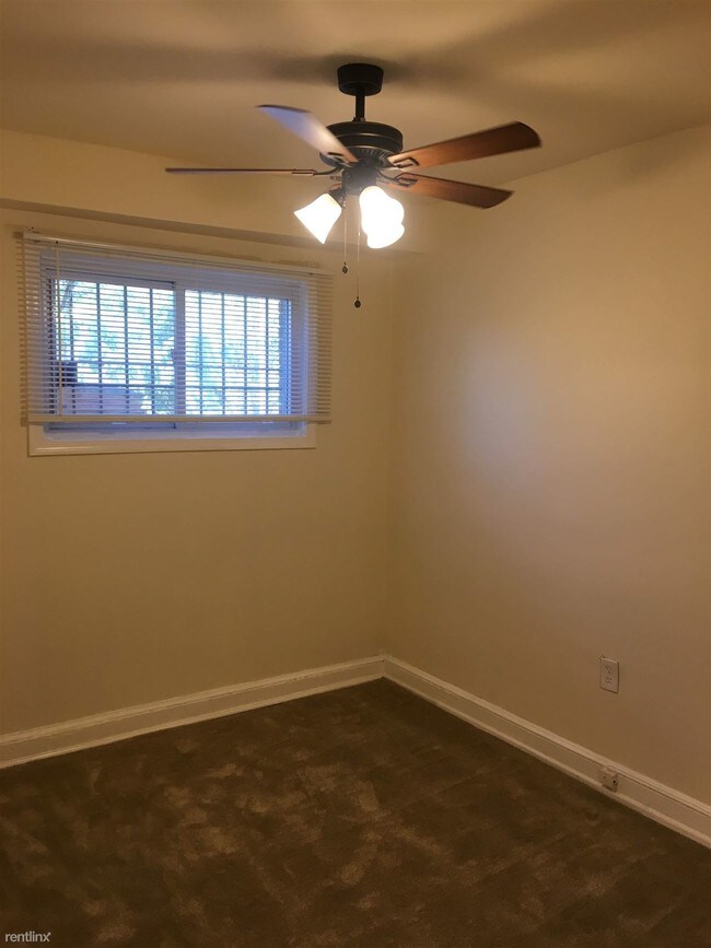 Building Photo - 2 br, 1 bath Condo - 400 Xenia St SE Apt 1