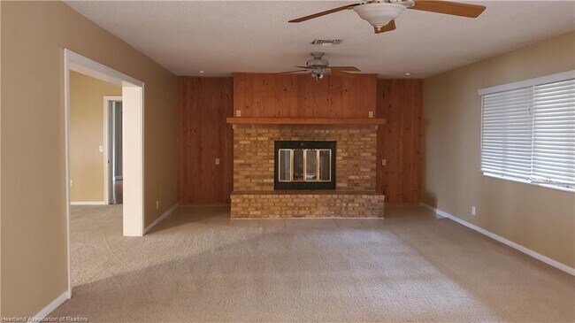 Foto del edificio - 2851 Lakeview Dr