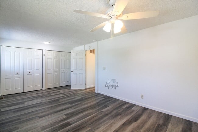 Building Photo - 2 Bedroom, 1.5 Bathroom Duplex in Kennewick