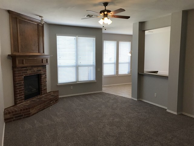 Building Photo - 432 Lone Oak Drive