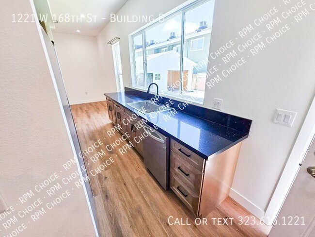 Building Photo - Brand New 4bd/2ba House with Garage & Cent...