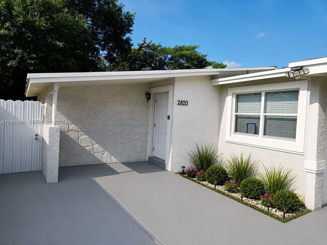 Building Photo - 2820 NW 14th Ct