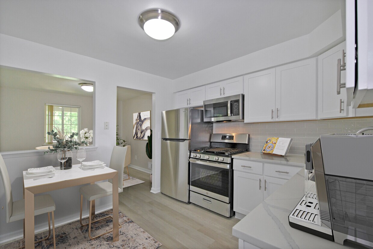Huntley Square Apartments in Beverly Hills, MI