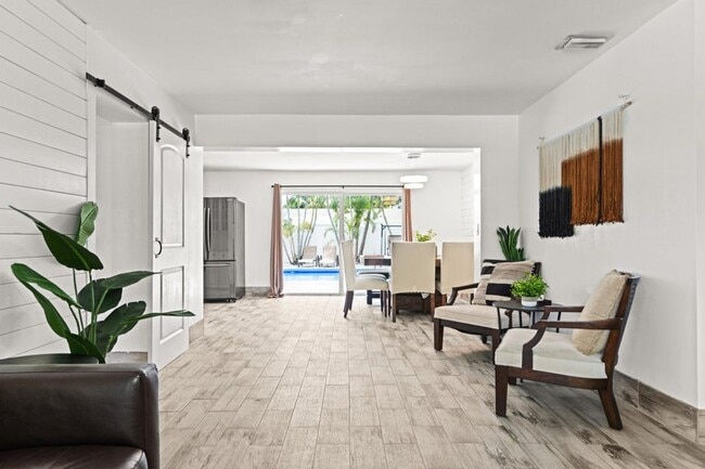 Building Photo - 19165 SE Homewood Ave