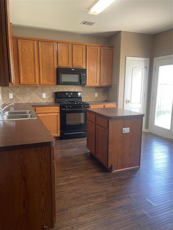 Foto del edificio - 2315 Tarrytown Crossing Dr