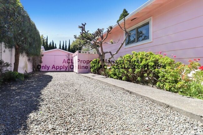 Building Photo - Spacious, quiet, one story Castro Valley Home