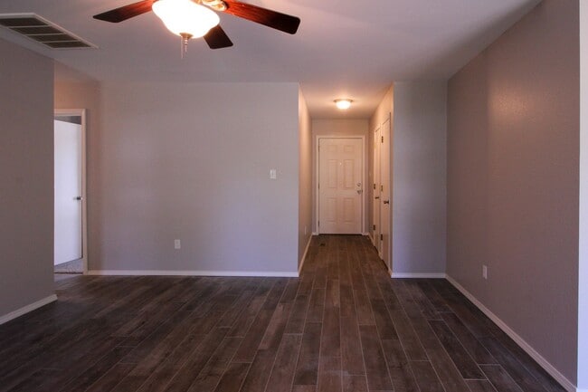Building Photo - Freshly Remodeled & Ready For You To Call Home!