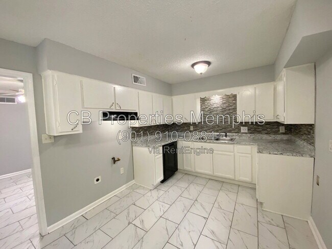 Building Photo - 8282 Fayette Cove