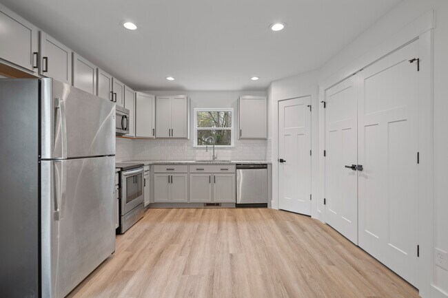 Building Photo - 427 Arbor Dr