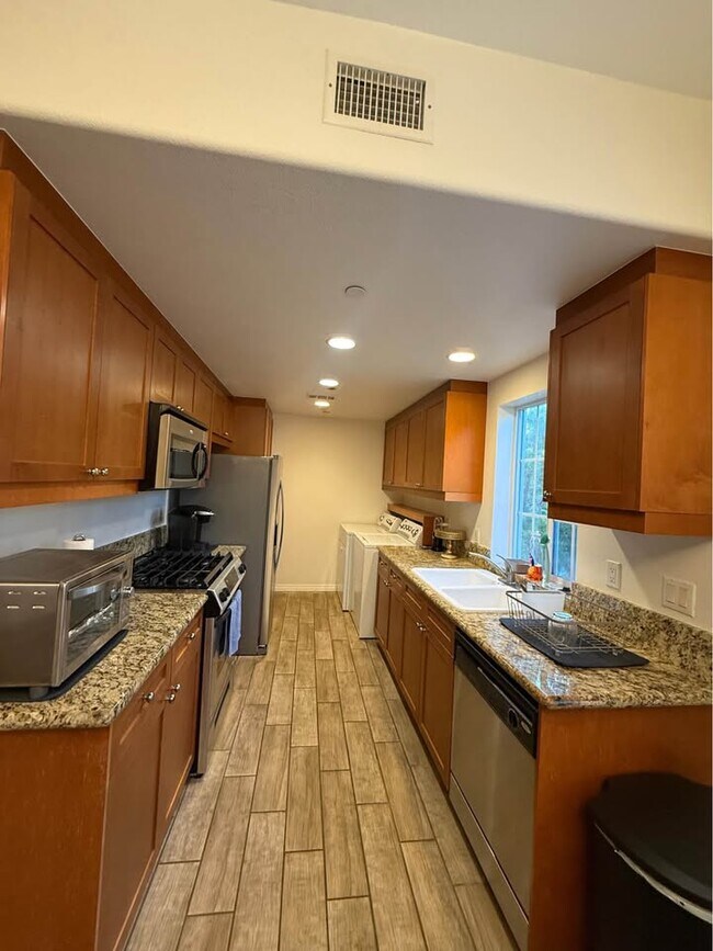 Foto del edificio - 17230 Newhope St