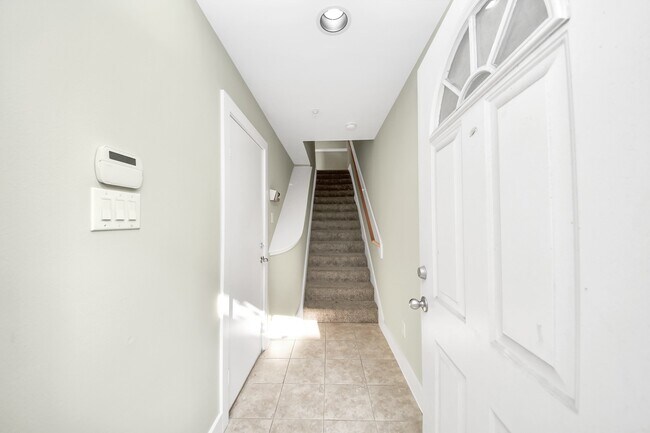 Building Photo - 8715 Meadowcroft Dr
