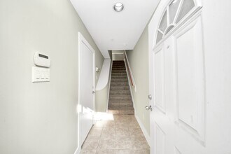 Building Photo - 8715 Meadowcroft Dr