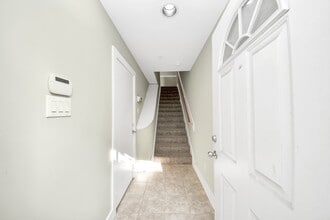 Building Photo - 8715 Meadowcroft Dr