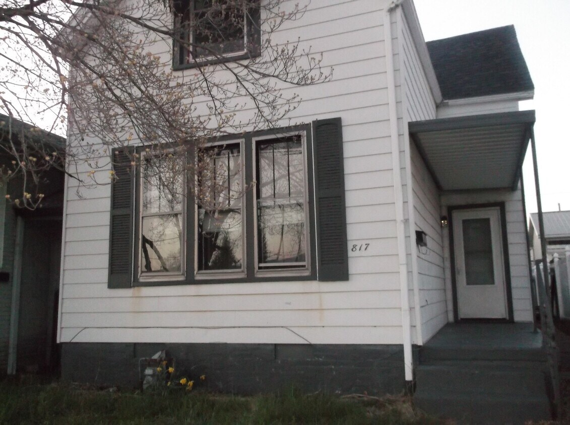Primary Photo - 4 Bed, 2 Bath/Remodled **EHA APPROVED**