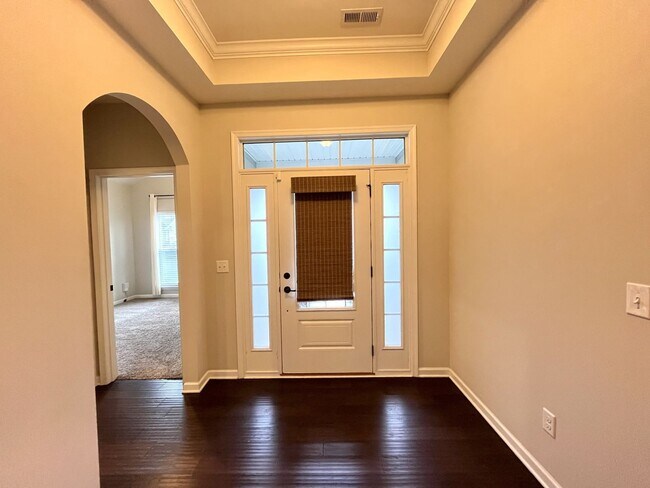 Foto del edificio - Stylish 3-Bed Home with Bonus Room & Priva...