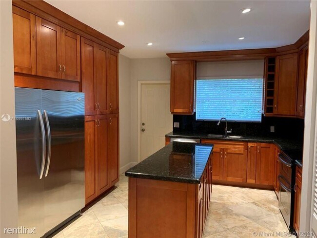 Building Photo - 3 br, 2 bath House - 912 Milan Ave