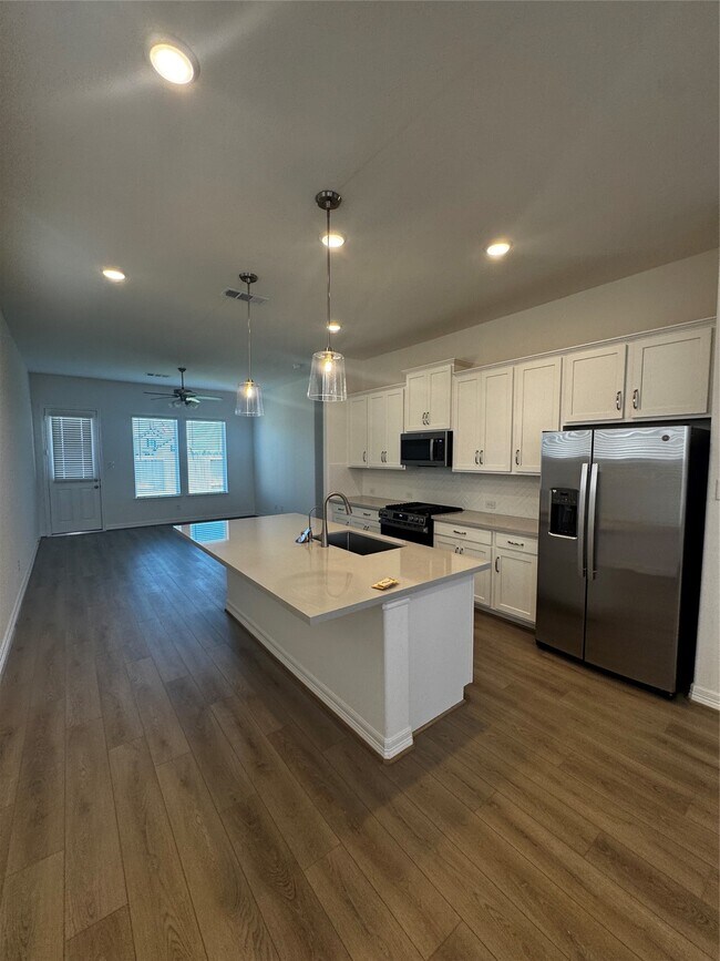 Building Photo - 23642 Red Rowan Ln