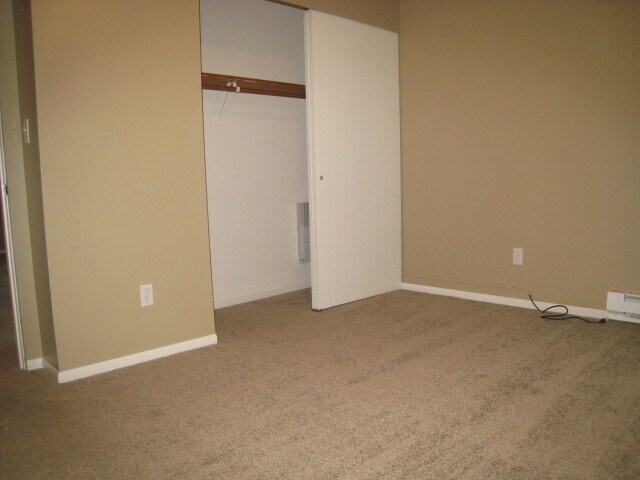 Building Photo - Bright & Updated 1-Bedroom, 1-Bath Unit with Modern Finishes