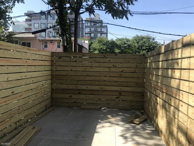 Building Photo - 1 br, 1 bath Apartment - 447 Meeker Ave 4B