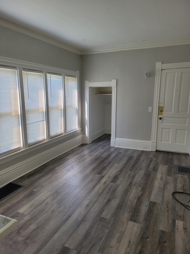 Living area w/ storage - 324 Prospect Ave NE