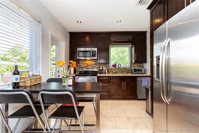 Foto del edificio - 1810 SW 32nd Ct