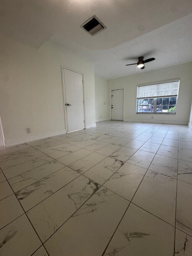 Foto del edificio - 5444 Jubilee Way