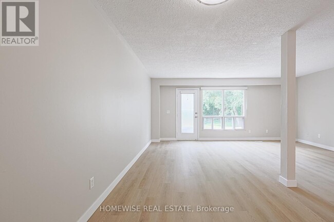 Building Photo - 560 Waverly St N