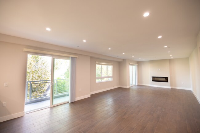 Foto del edificio - 10231 Woodbine St