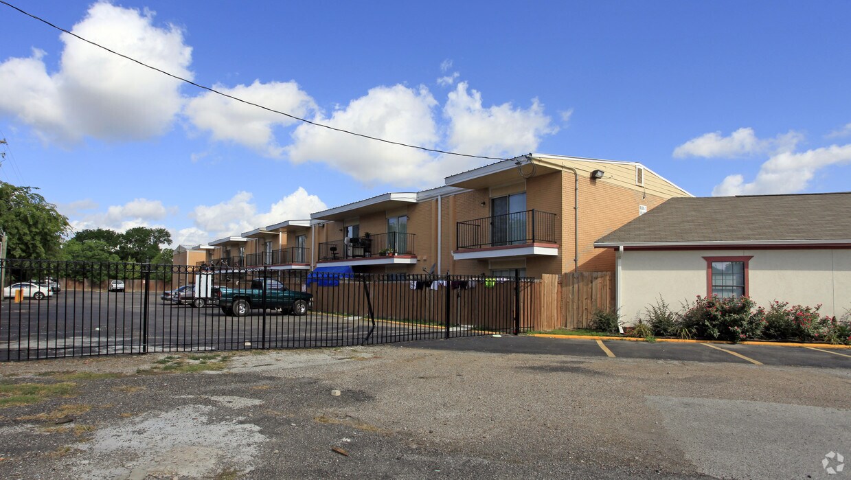 The Reserve at Bellfort Apartments Houston, TX