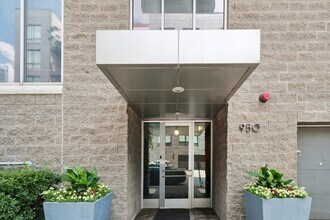 Building Photo - 950 W Erie St