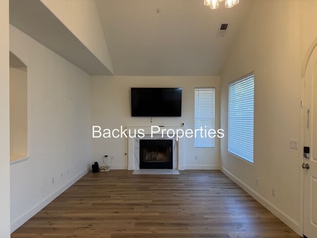 Building Photo - Beautiful 3 bedroom home in Greenfield