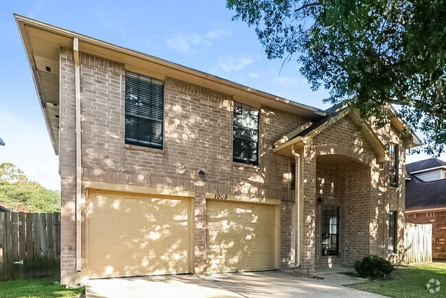 Building Photo - 1909 Wildwood Ridge Dr