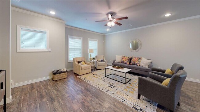 Foto del edificio - 4 Bed Northgate Townhome Pre-leasing for August Move In!