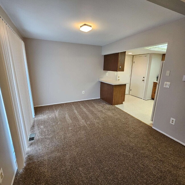 Foto del edificio - Updated 2 Bed Ranch Condo w/ Garage in Chesterfield, Prime Location