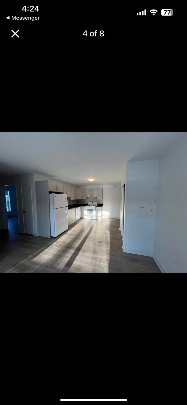 Photo du bâtiment - 987 Russell Rd N