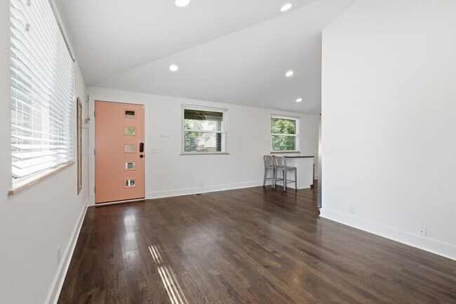 Foto del edificio - 1147 Cahal Ave