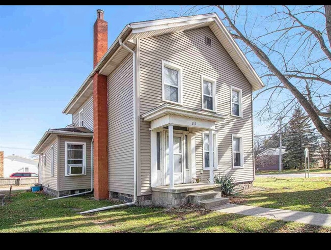 Building Photo - 301 N Main St