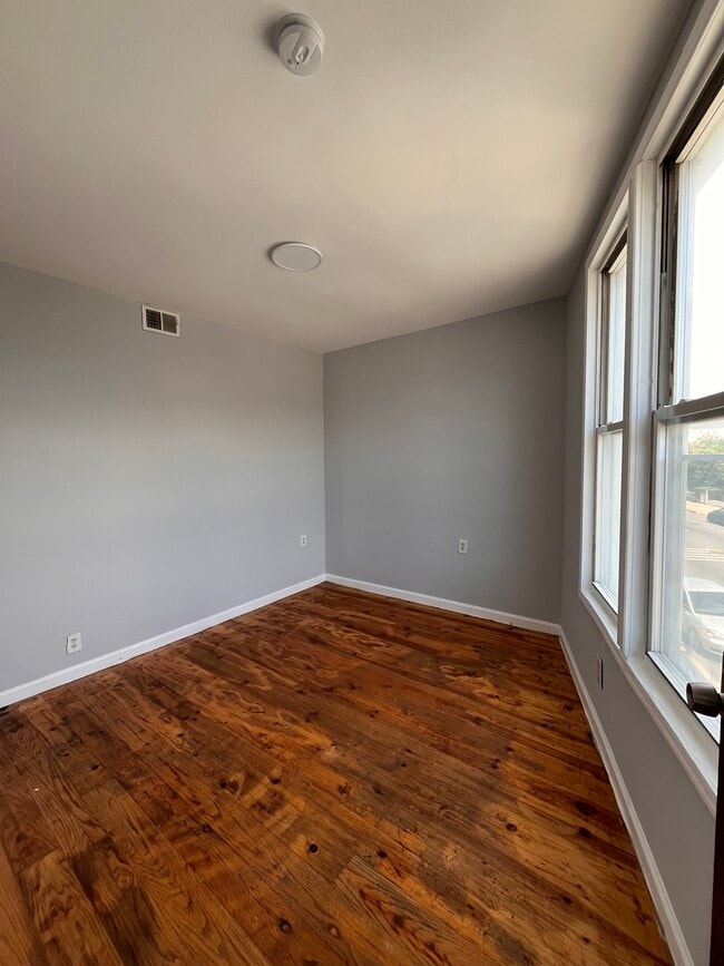 Building Photo - 565 Ocean Ave