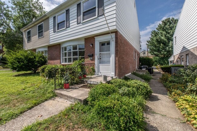 Building Photo - Spacious 4-Bedroom, 2.5-Bath Home – West E...