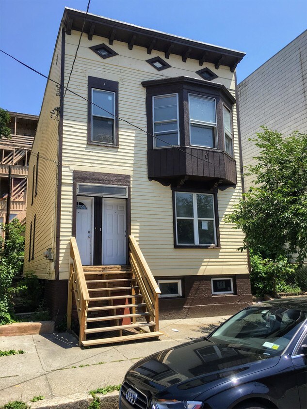 Primary Photo - 157 Myrtle Ave