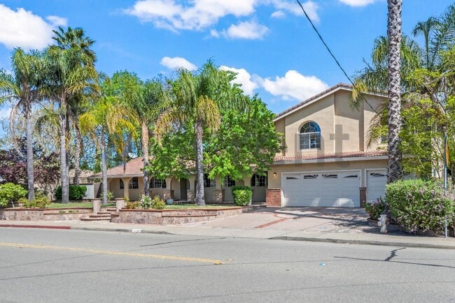 Building Photo - 1400 Arkell Rd