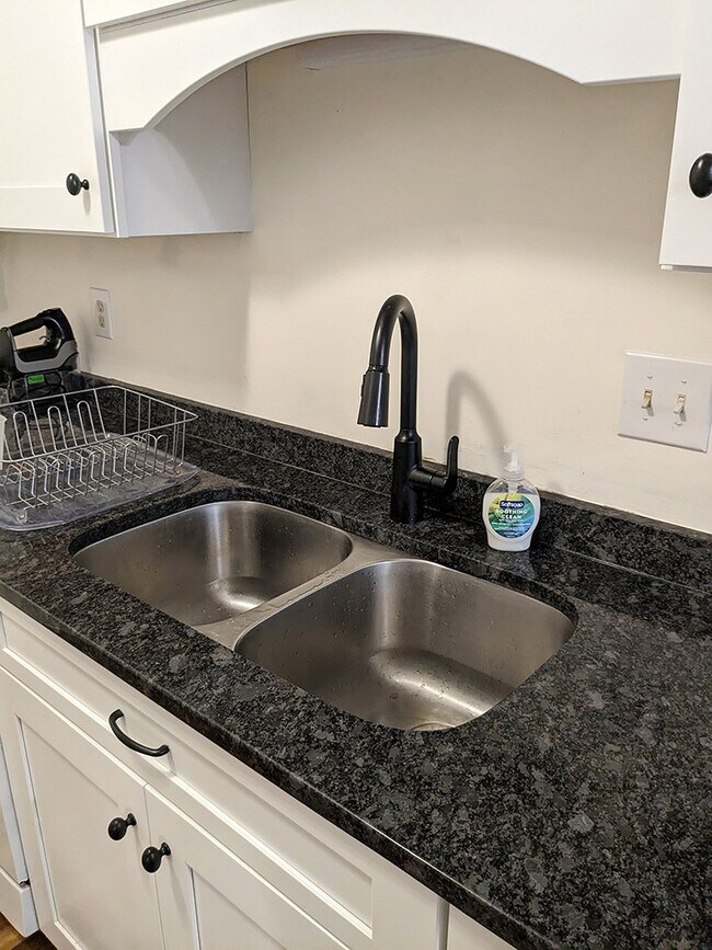 NEW sink & counters - 1740 Donlee Dr