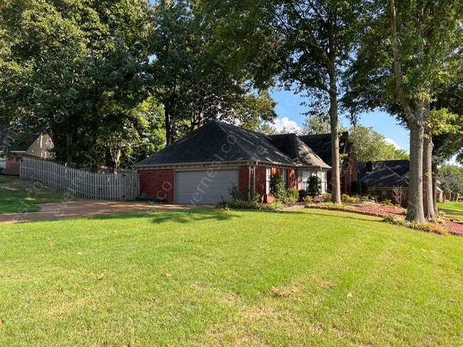 Building Photo - 1400 Fox Trace Dr